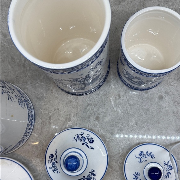 Vintage Blue & White ceramic Blue Onion pattern Canister Set 10.5, 9.5, 6.5 inch - Picture 4 of 9